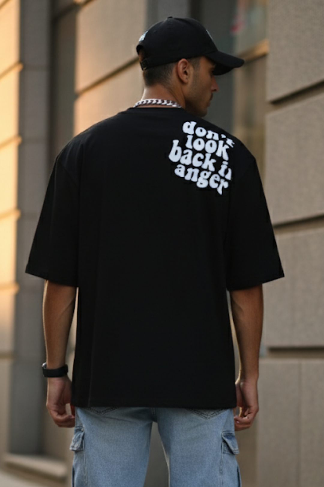 Don't look back oversize t-shirt- Unisex